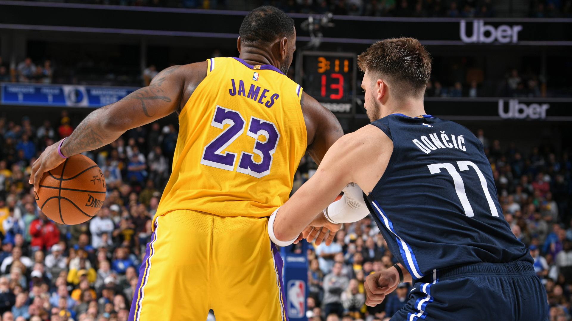 Номер 23 человек. Luka Doncic and LEBRON. Lakers Mavericks. Красивые кадры игр Лос Анджелес Лейкерс. NBA Christmas Jersey 2013 Dallas.